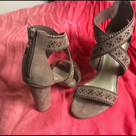 Heels - Picture 1 of 2